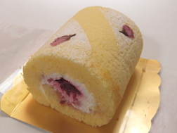 Tadashi YANAGIの桜のロールケーキ